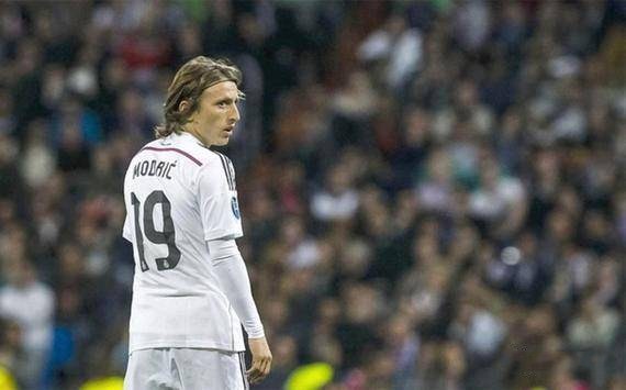 哈兰德调整状态，福登表现亮眼，曼城需减少依赖，提升团队协作，福登自信回归，瓜迪奥拉信任队友。