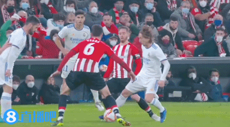 意甲媒体热议：米兰前锋希门尼斯未来扑朔迷离，媒体坚称他将离开而经纪人否认！