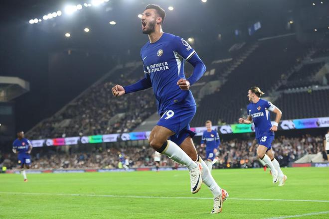 20岁新星独自撑起AC米兰左路走廊：力压S2，英超球会争相抢购他