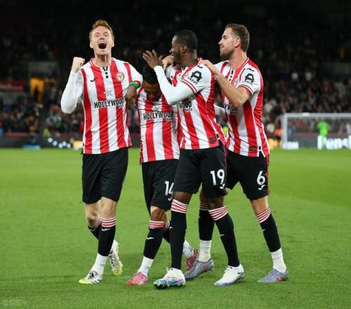 曼联欲引进加拉格尔或埃德松，争夺中场球员，冬季转会窗或成关键。