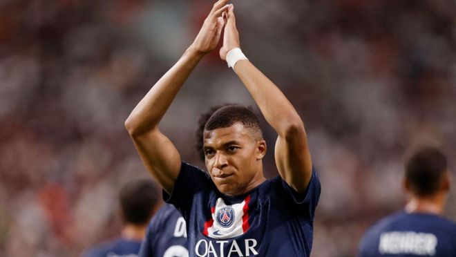 保罗生涯总助攻和抢断皆排名历史第二，仅次于斯托克顿