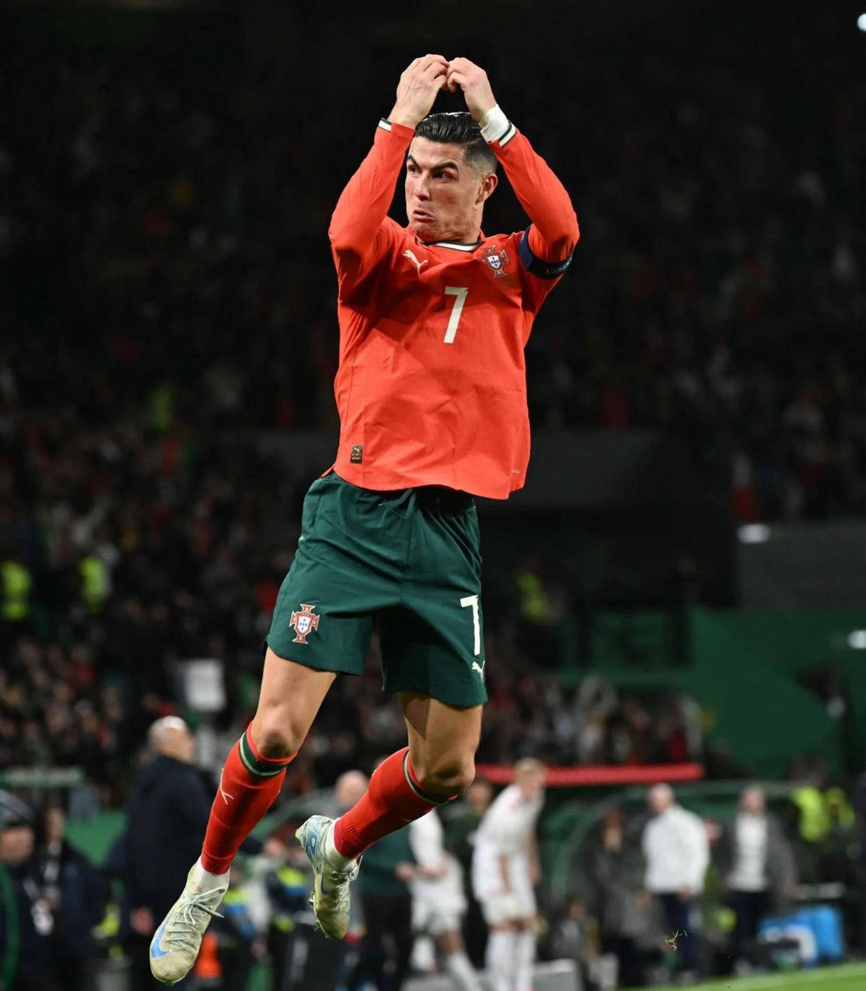 追梦将比肩库里，成为唯二代表勇士出战900场常规赛的球员